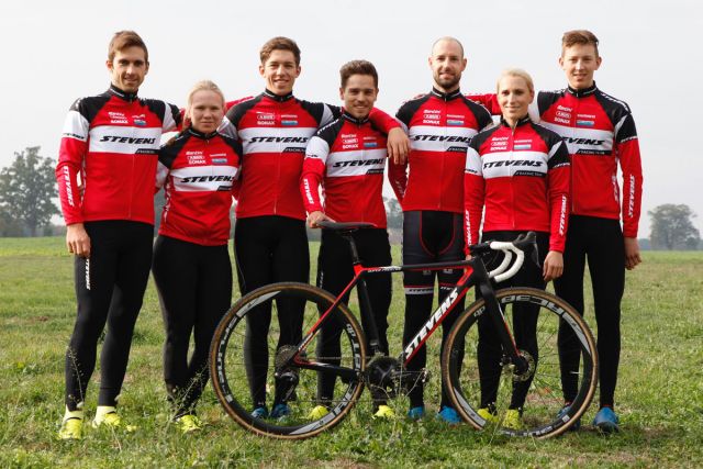 STEVENS Racing Team: Mannschaftsgruppenbild